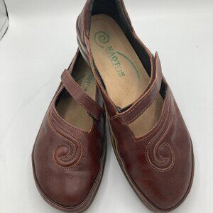 NAOT MARYJANES FLAT 38 -7.5 US